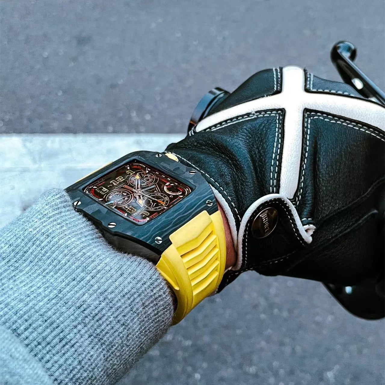 Apple Watch Case -Carbon fiber  yellow
