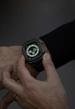 Load image into Gallery viewer, Apple watch case - Black with metal bracelet - ZIVRRI.COM
